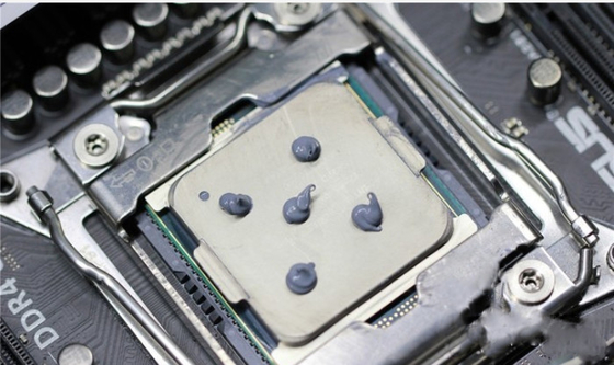 CPUのケイ素のスポイト1.8の熱グリースののりの熱伝導率のシリコーン伝導性の熱インターフェイス材料